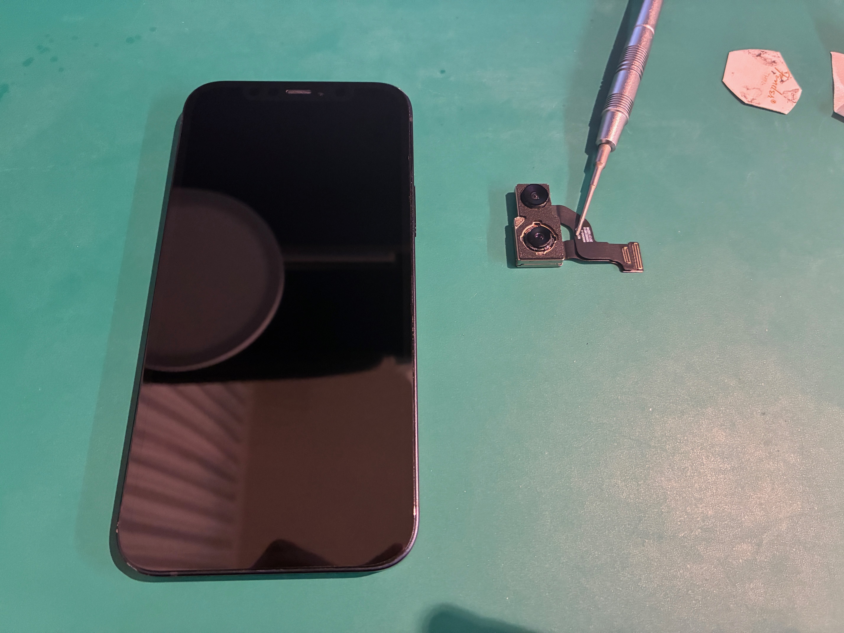神戸市からお越しのお客様よりiPhone12のリアカメラ交換をご依頼いただきました！